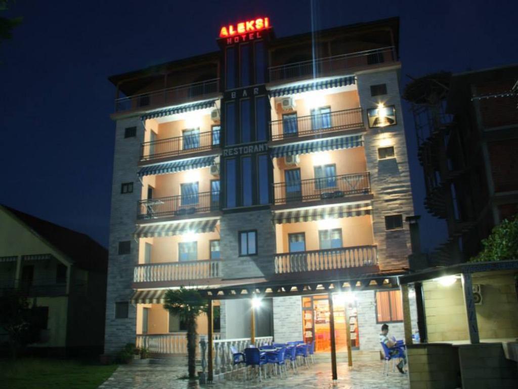 24 Velipojë